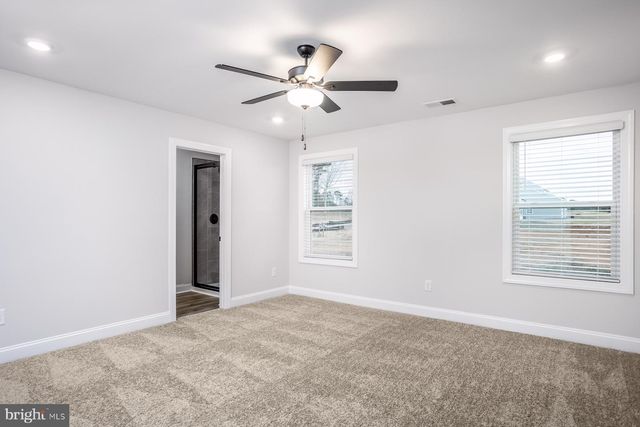 32 BROMPTON ST, Falling Waters, WV 25419