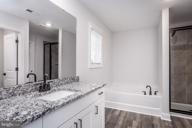 32 BROMPTON ST, Falling Waters, WV 25419