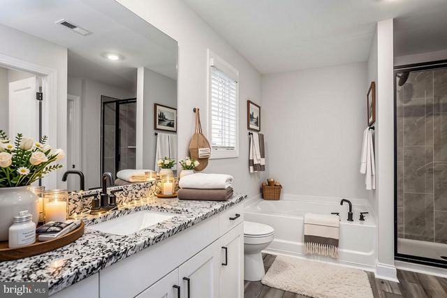 32 BROMPTON ST, Falling Waters, WV 25419