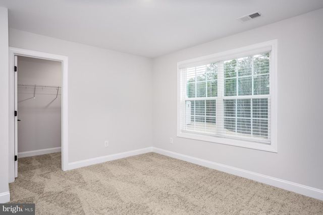 32 BROMPTON ST, Falling Waters, WV 25419