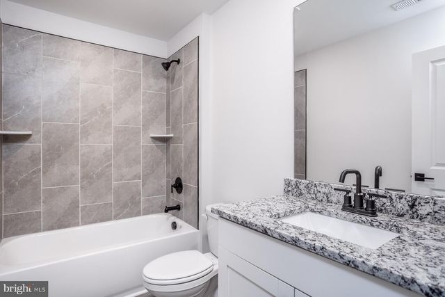 32 BROMPTON ST, Falling Waters, WV 25419