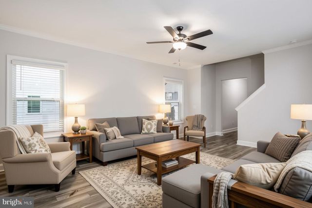 32 BROMPTON ST, Falling Waters, WV 25419