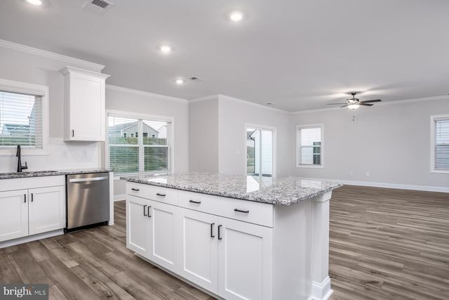 32 BROMPTON ST, Falling Waters, WV 25419