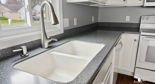 2140 Delaware Lane Road, Temperance, MI 48182