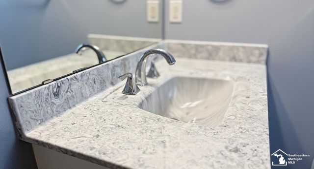 2140 Delaware Lane Road, Temperance, MI 48182