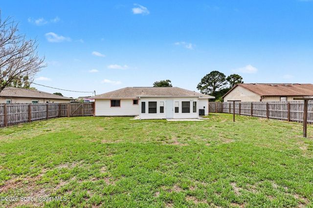 571 Firestone Street NE, Palm Bay, FL 32907