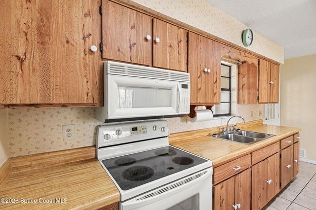 571 Firestone Street NE, Palm Bay, FL 32907
