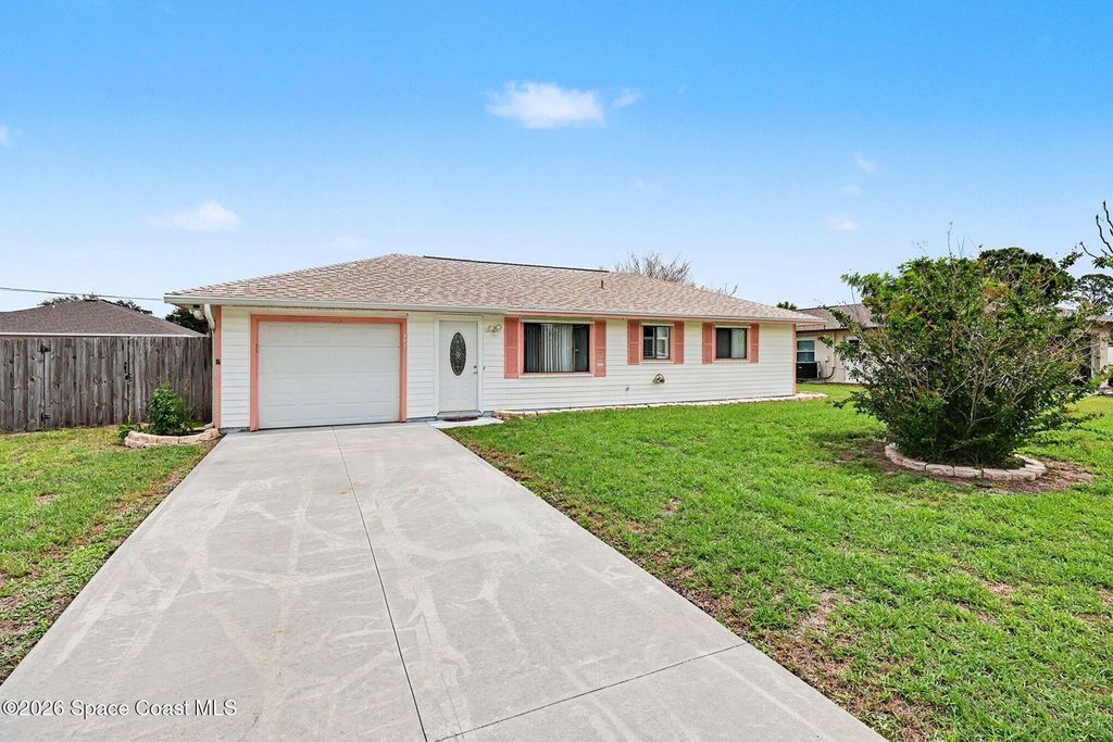 571 Firestone Street NE, Palm Bay, FL 32907