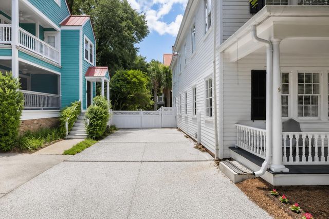 13 Smith Place, Charleston, SC 29401