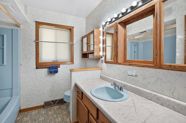 3974 Woodview Drive, Vadnais Heights, MN 55127