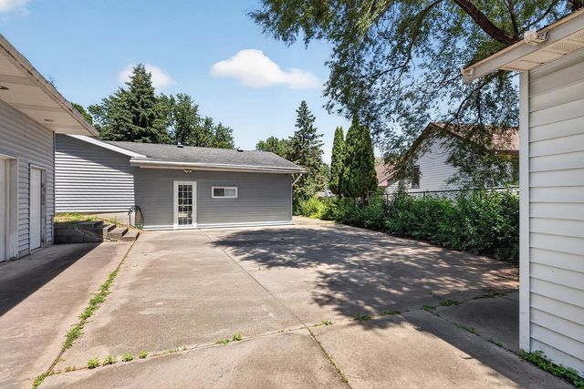 3974 Woodview Drive, Vadnais Heights, MN 55127