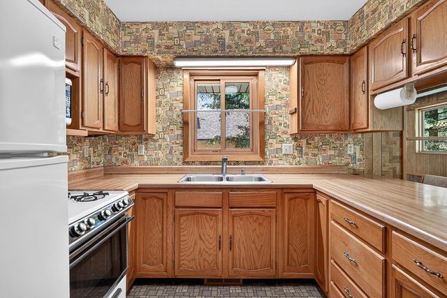 3974 Woodview Drive, Vadnais Heights, MN 55127