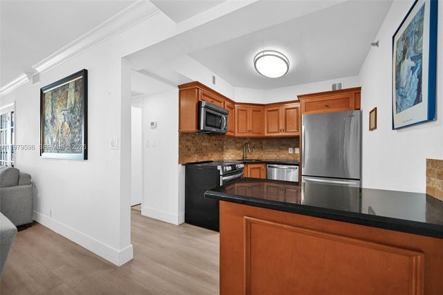 5225 Collins Ave 1214, Miami Beach, FL 33140