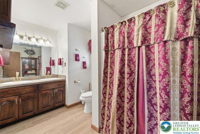 30 Ledgewood Court, East Stroudsburg, PA 18302