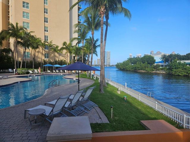 3330 NE 190th St MPH15, Aventura, FL 33180