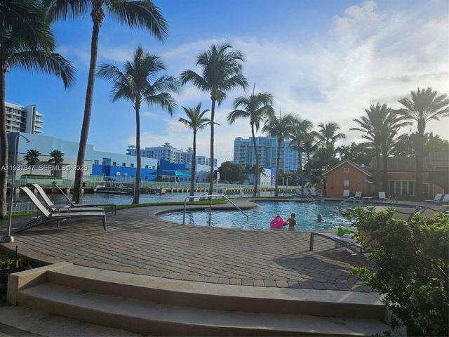 3330 NE 190th St MPH15, Aventura, FL 33180