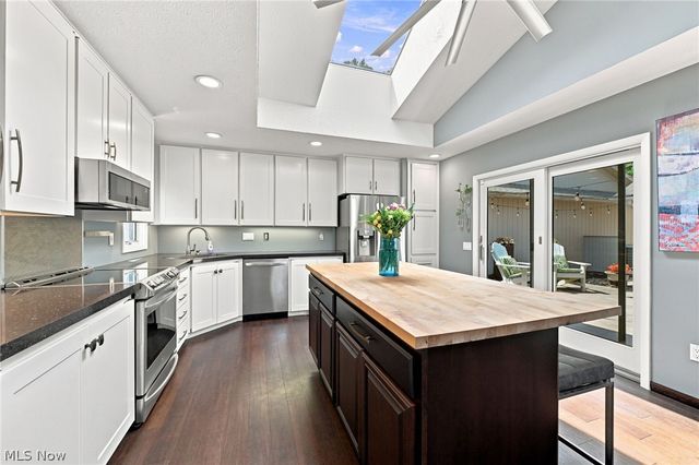 12380 Kronos Court, Strongsville, OH 44149