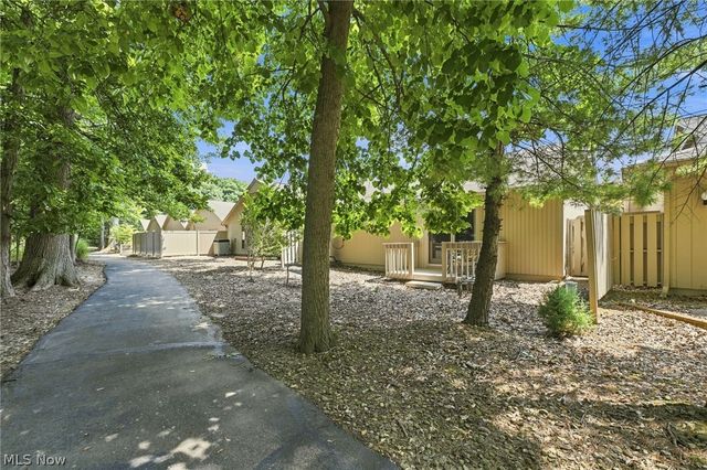 12380 Kronos Court, Strongsville, OH 44149
