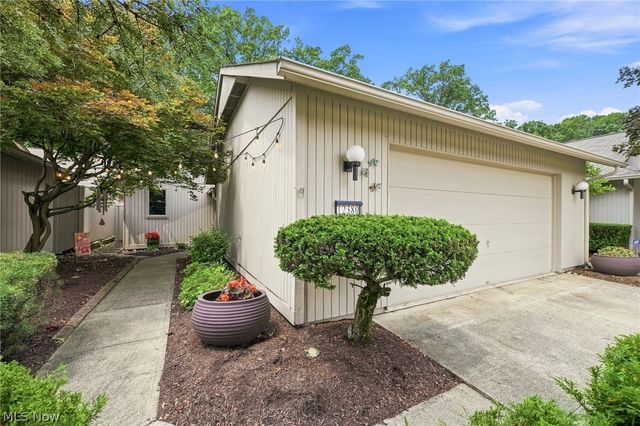 12380 Kronos Court, Strongsville, OH 44149