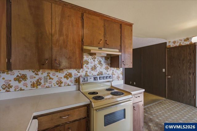 635 SW 56th St, Corvallis, OR 97333