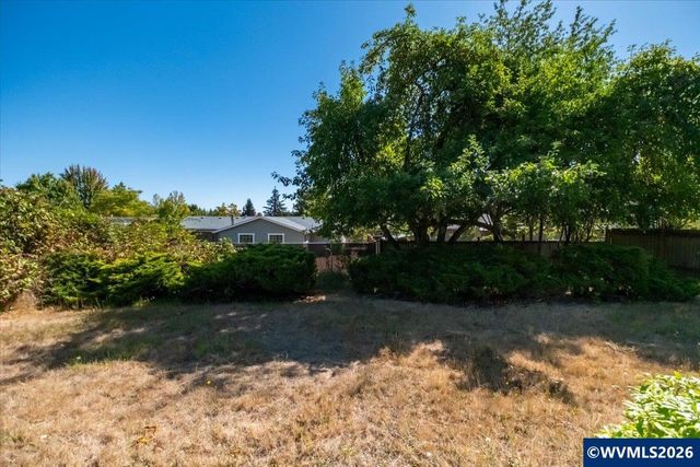635 SW 56th St, Corvallis, OR 97333