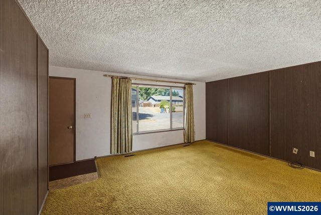 635 SW 56th St, Corvallis, OR 97333