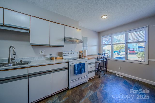 43 Hollybrook Drive, Asheville, NC 28803