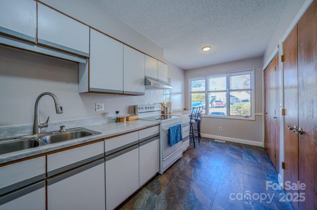 43 Hollybrook Drive, Asheville, NC 28803