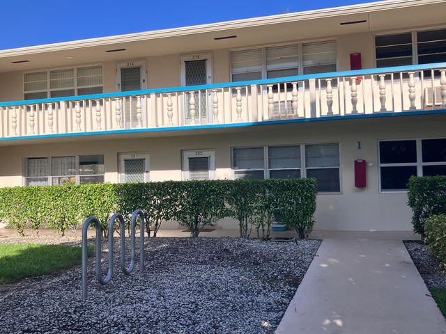 202 Camden I, West Palm Beach, FL 33417