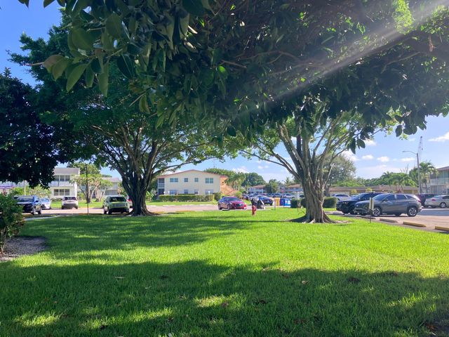 202 Camden I, West Palm Beach, FL 33417