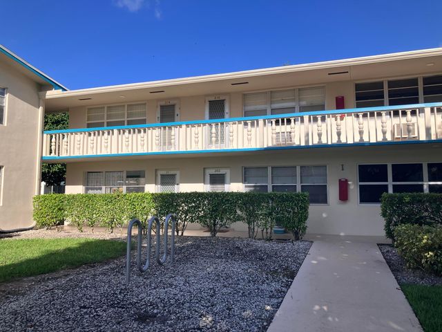202 Camden I, West Palm Beach, FL 33417