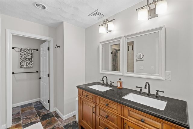 16 Day St, Norfolk, MA 02056