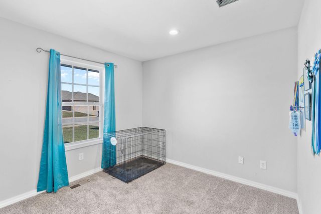 5646 W Pine Street, Springfield, MO 65802