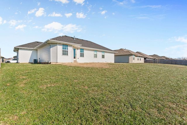 5646 W Pine Street, Springfield, MO 65802