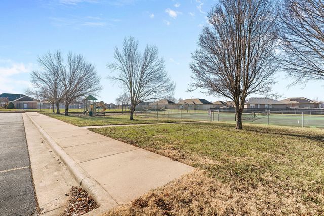 5646 W Pine Street, Springfield, MO 65802