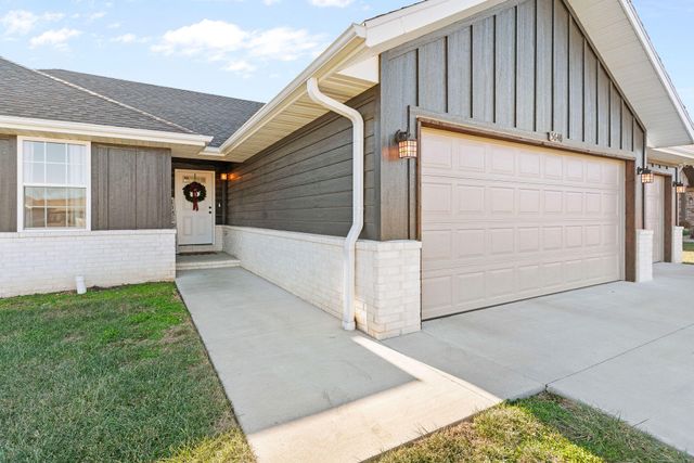 5646 W Pine Street, Springfield, MO 65802