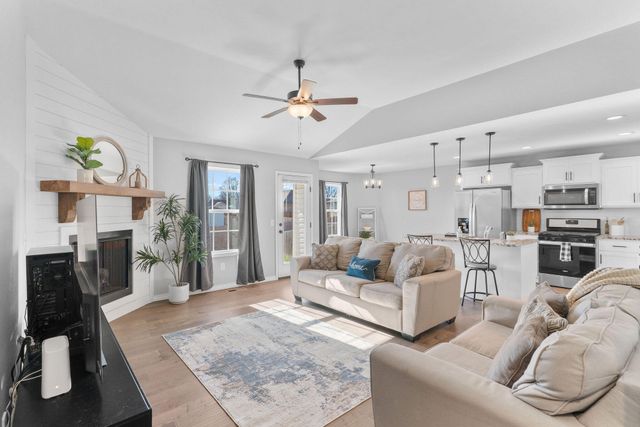 5646 W Pine Street, Springfield, MO 65802