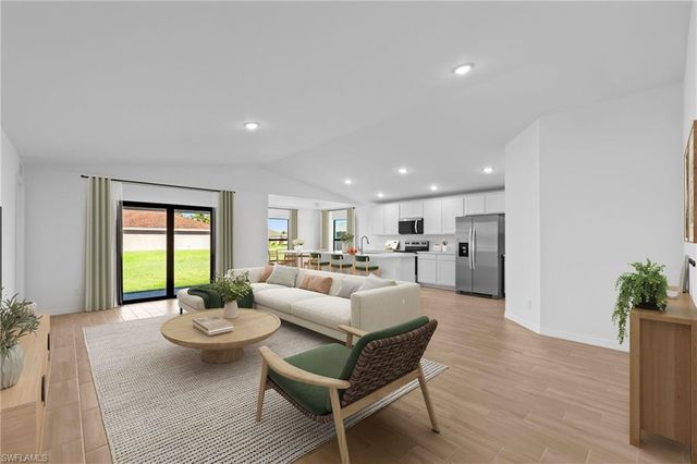 828 NE 16th TER, Cape Coral, FL 33909