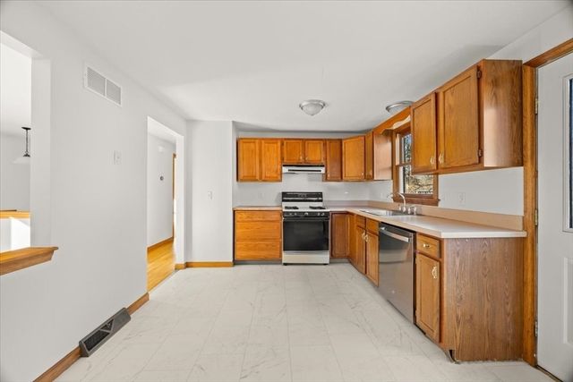 37 Annawon Dr, Halifax, MA 02338