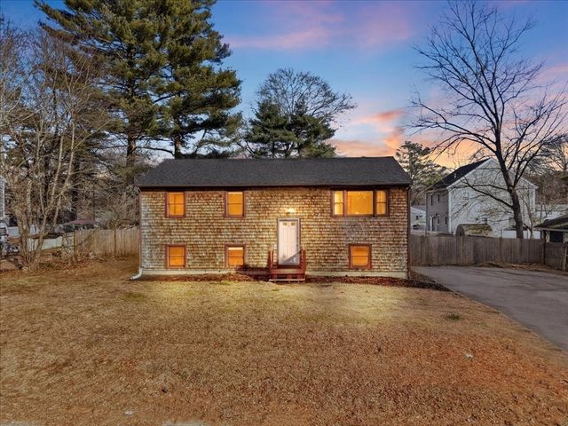 37 Annawon Dr, Halifax, MA 02338