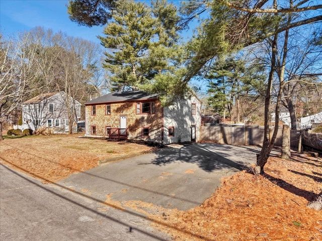 37 Annawon Dr, Halifax, MA 02338