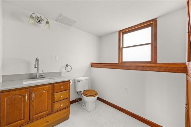 37 Annawon Dr, Halifax, MA 02338