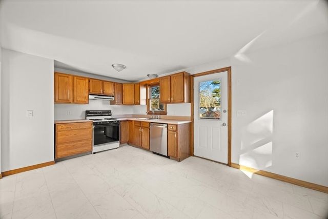 37 Annawon Dr, Halifax, MA 02338