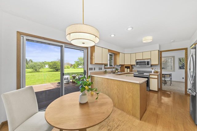 W356N5886 Meadow COURT, Oconomowoc, WI 53066