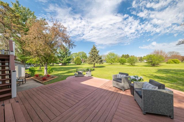 W356N5886 Meadow COURT, Oconomowoc, WI 53066