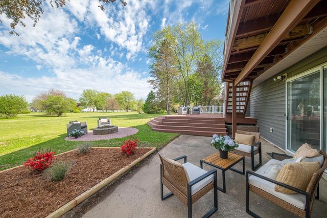 W356N5886 Meadow COURT, Oconomowoc, WI 53066