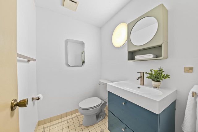 W356N5886 Meadow COURT, Oconomowoc, WI 53066