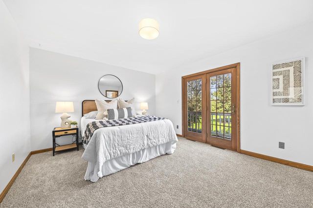 W356N5886 Meadow COURT, Oconomowoc, WI 53066