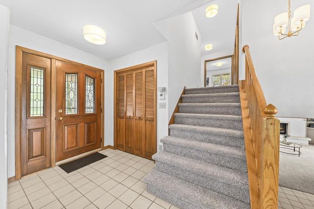 W356N5886 Meadow COURT, Oconomowoc, WI 53066