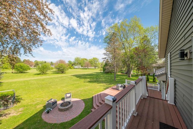 W356N5886 Meadow COURT, Oconomowoc, WI 53066